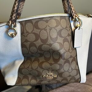 Coach handbag!   Classic look!